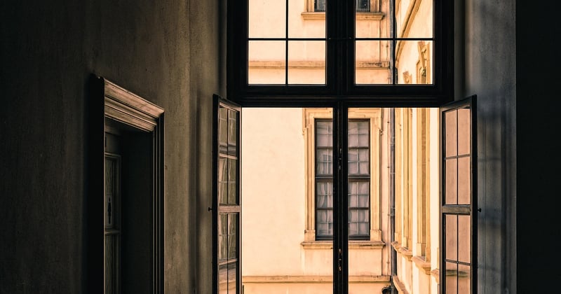 Fermer un escalier pour garder la chaleur : la solution anti-froid