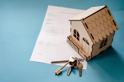 Assurances obligatoires pour un chantier de construction maison en 2026