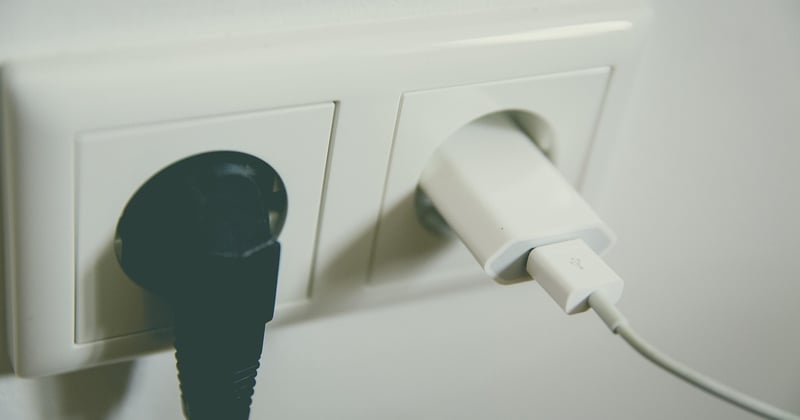 Norme hauteur interrupteur et prise : le guide pour tout installer